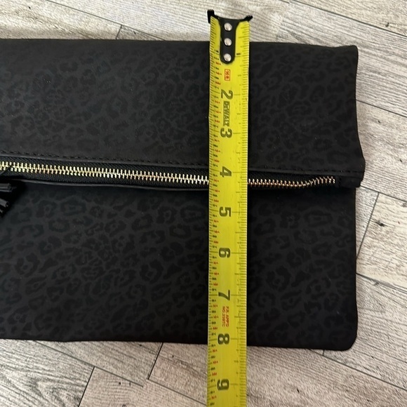 SHIRALEAH of CHICAGO VEGAN black leopard print clutch - Picture 5 of 13